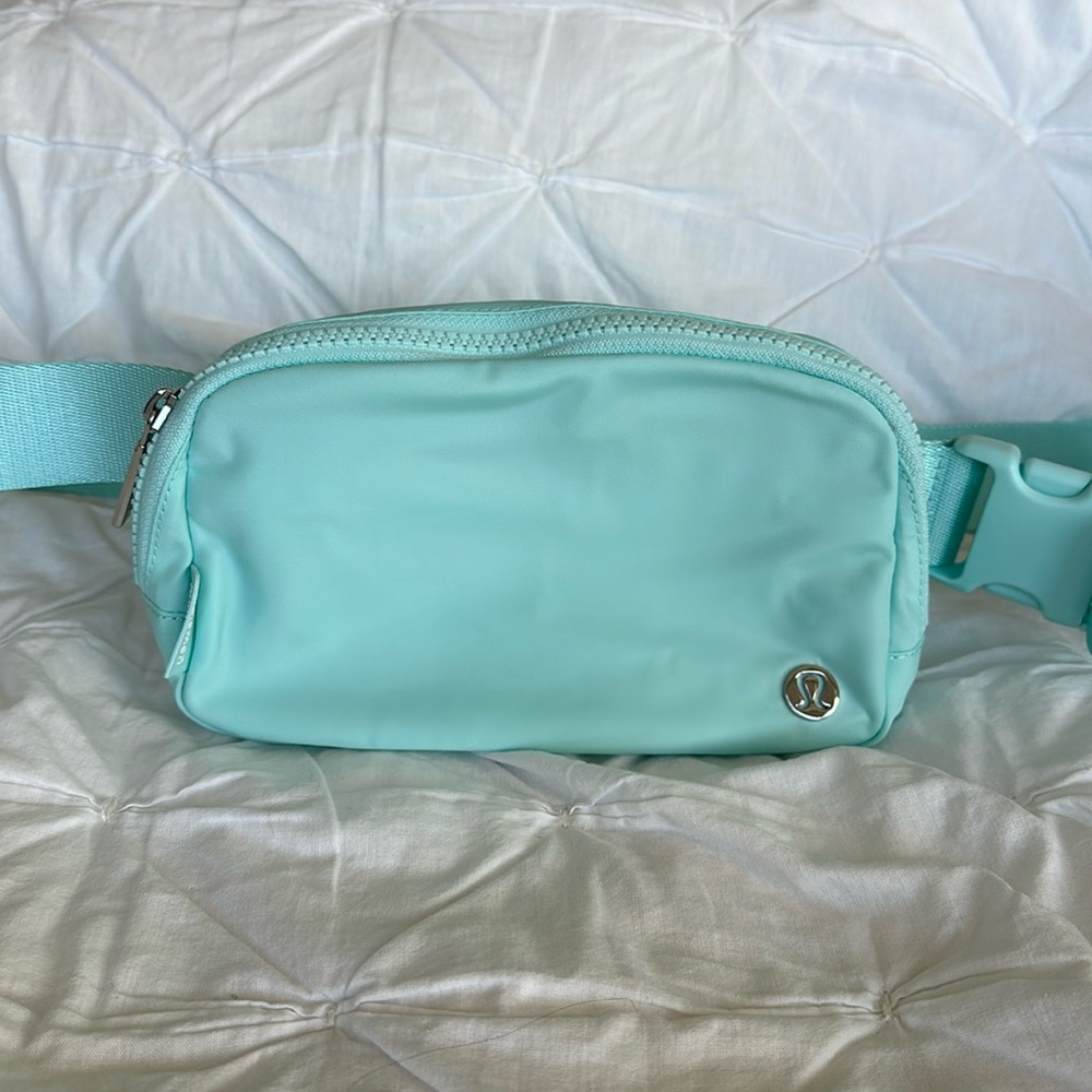 New without tags- Lululemon Everwhere Belt Bag in ideal mint